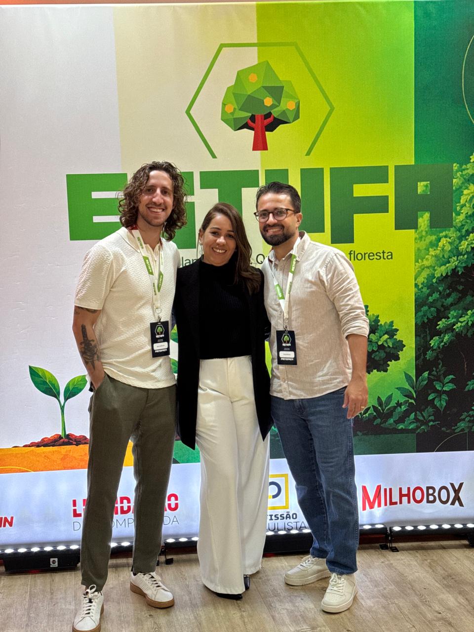 Gisele com Fred e Mario, organizadores do ESTUFA