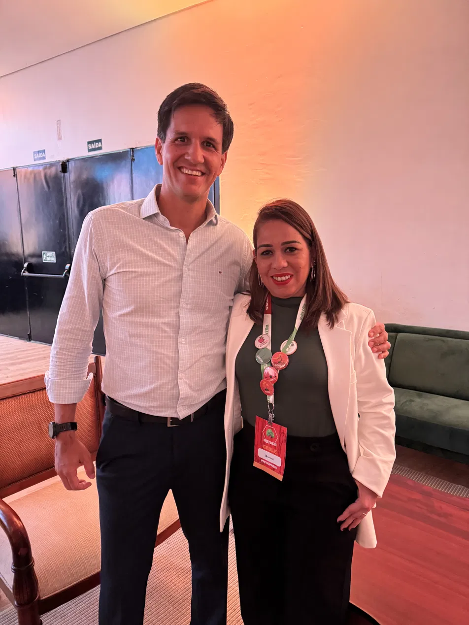 Gisele em networking no Evento ESTUFA